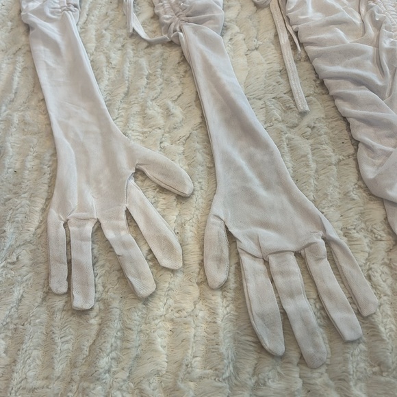 Dolls Kill Darker WAVS Mesh White Ruched Gloves & leg sleeve w/chain - Picture 7 of 12